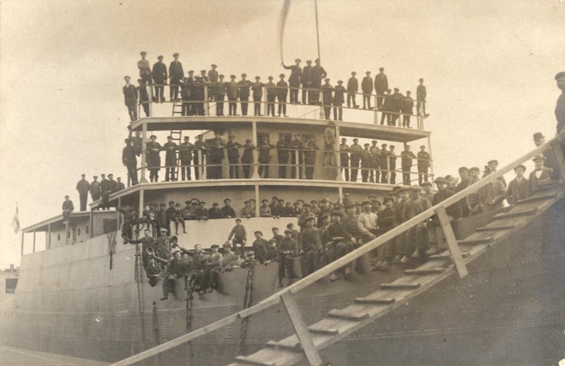 personeel bij doop schip scheepswerf Meijer 1918