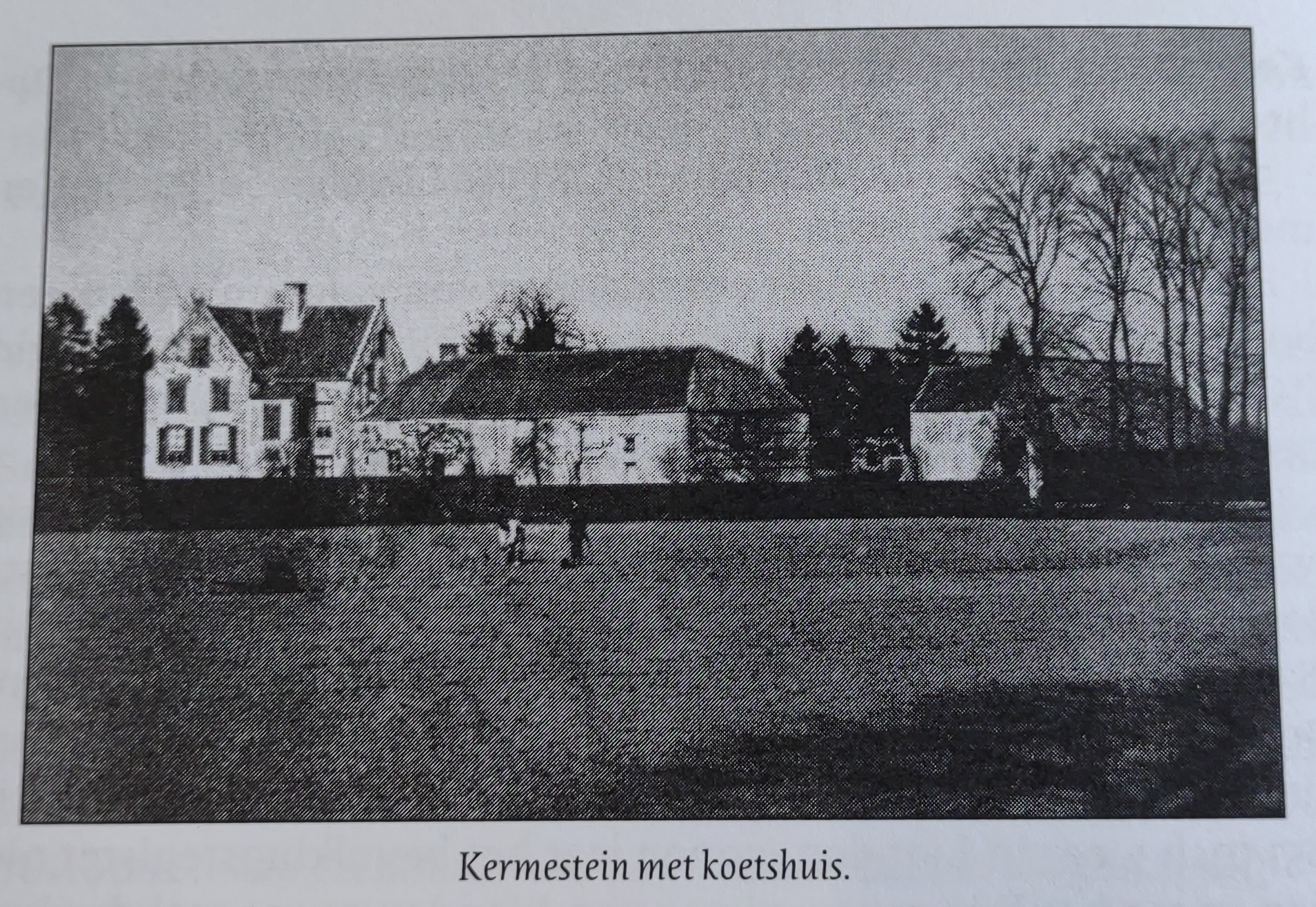 foto Kermestein en koetshuis uit boekje Kermestein en haar bewoners door Joke Honders
